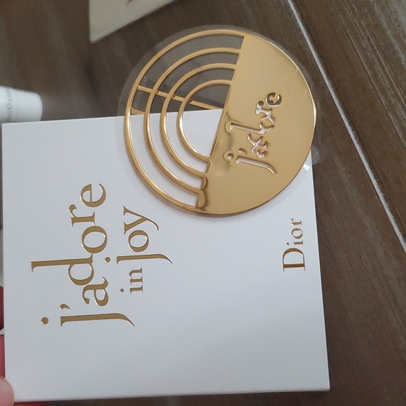 New never used DIOR J'adore bundle Dior badge/ brooch & Dior temporary tattoos - Picture 4 of 9